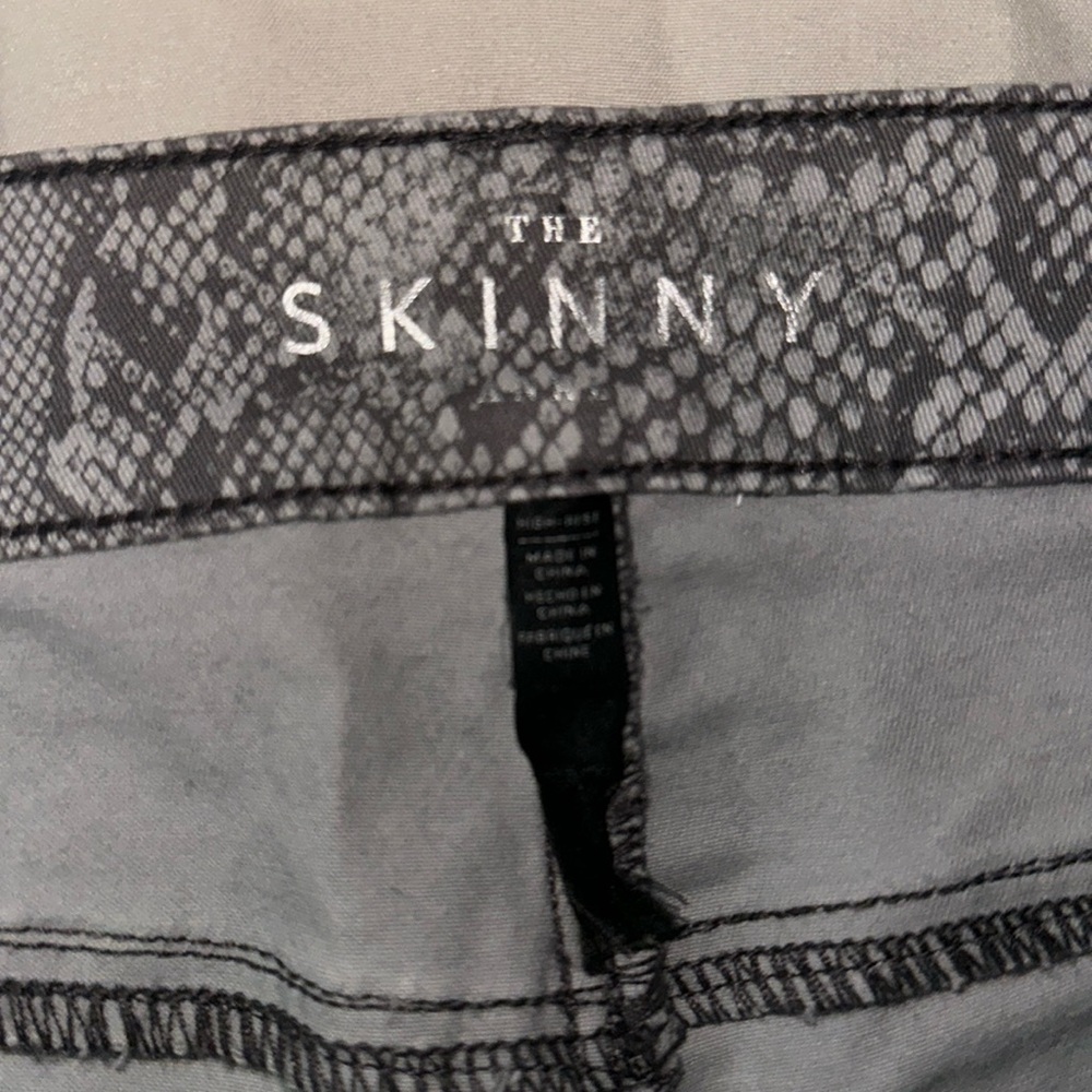 WHBM Gently used Snake Print Women’s Jeans - Picture 4 of 7